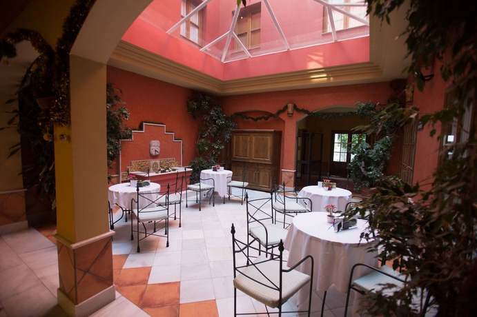 Imagen del bar/restaurante del Hotel Puerta de la Villa. Foto 6