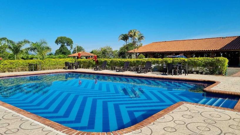 Imagen de la piscina del Hotel Puerta del Caf&eacute;. Foto 20
