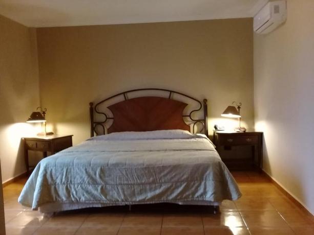 Imagen de la habitación del Hotel Puerta del Rey. Foto 4