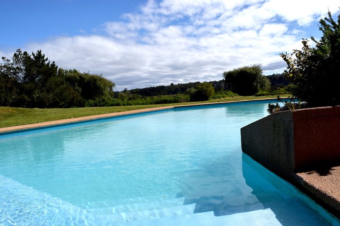 Imagen de la piscina del Hotel Puerta del Sur. Foto 17
