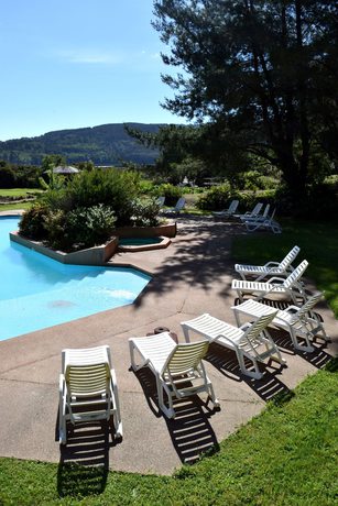 Imagen de la piscina del Hotel Puerta del Sur. Foto 18