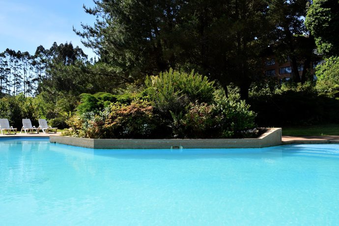 Imagen de la piscina del Hotel Puerta del Sur. Foto 19