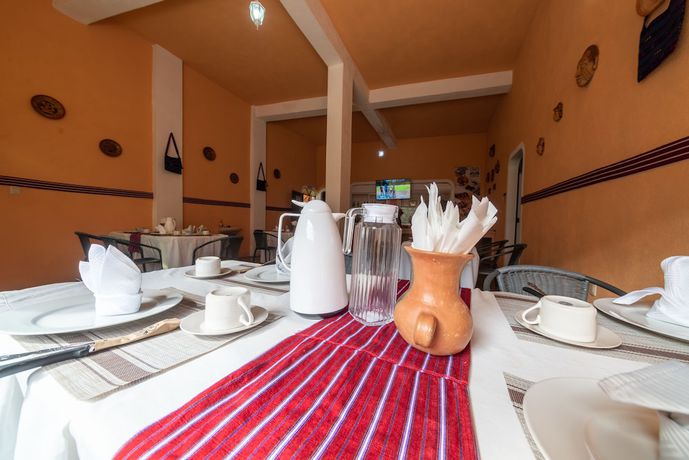 Imagen del bar/restaurante del Hotel Puertas del Cielo. Foto 1