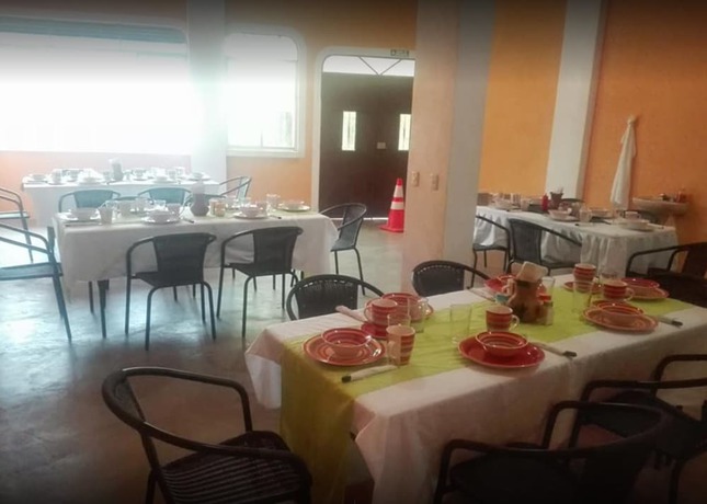 Imagen del bar/restaurante del Hotel Puertas del Cielo. Foto 2