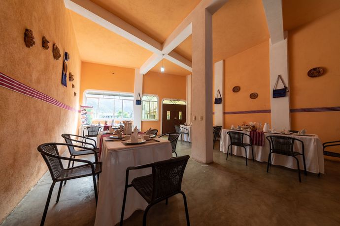 Imagen del bar/restaurante del Hotel Puertas del Cielo. Foto 3