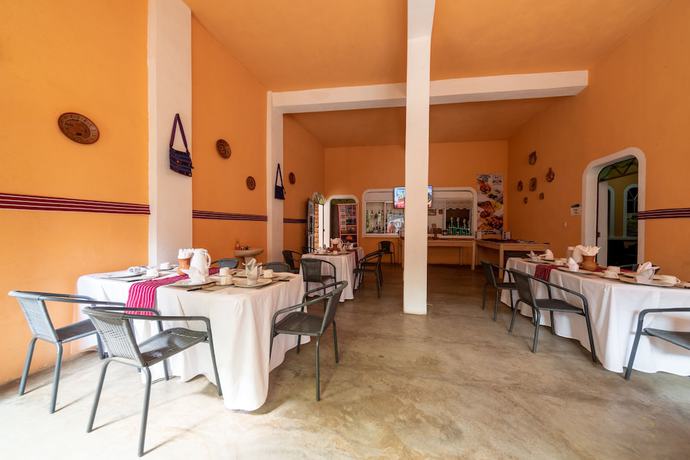 Imagen del bar/restaurante del Hotel Puertas del Cielo. Foto 4