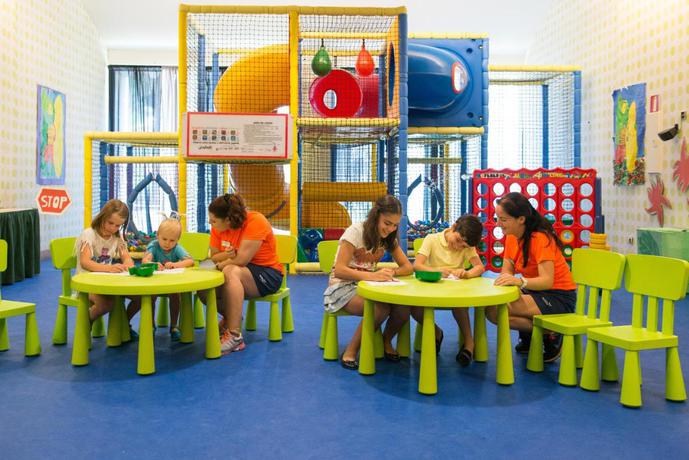 Imagen de los interiores del Hotel Puerto Antilla Grand. Foto 12