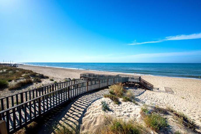 Imagen de los exteriores del Hotel Puerto Antilla Grand. Foto 11