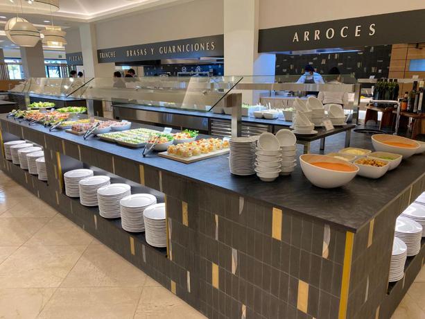 Imagen del bar/restaurante del Hotel Puerto Antilla Grand. Foto 6