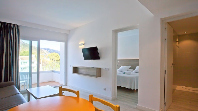 Imagen de la habitación del Hotel Puerto Azul Suite. Foto 12