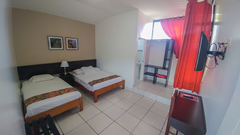 Imagen de la habitación del Hotel Puerto Azul Tarapoto. Foto 6
