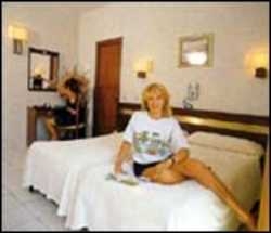 Imagen de la habitación del Hotel Puerto Benalmadena. Foto 2