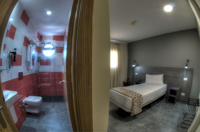Imagen de la habitación del Hotel Puerto Canteras. Foto 13