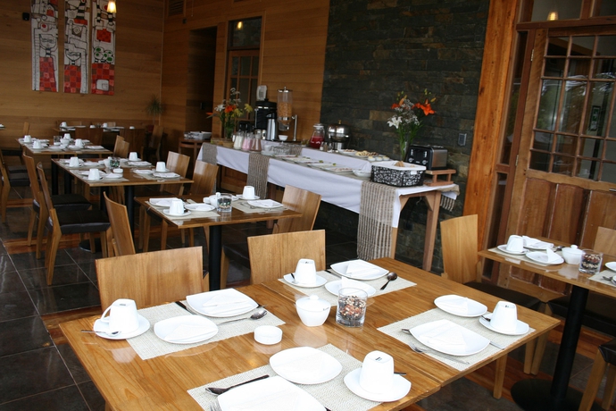 Imagen del bar/restaurante del Hotel Puerto Chico. Foto 2