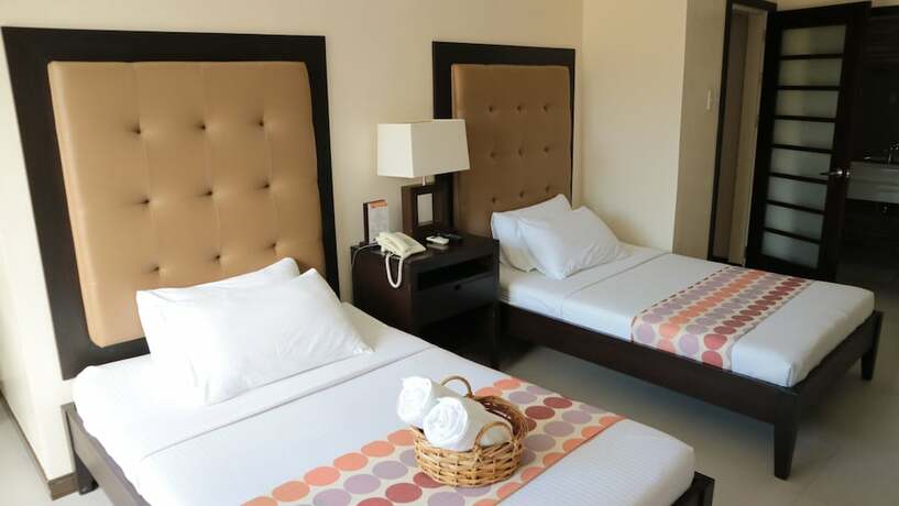 Imagen general del Hotel Puerto Del Sol Beach Resort. Foto 3