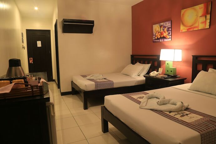Imagen general del Hotel Puerto Del Sol Beach Resort. Foto 4