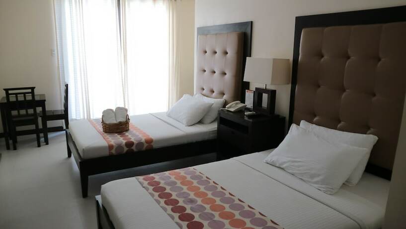 Imagen de la habitación del Hotel Puerto Del Sol Beach Resort. Foto 27