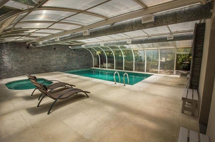 Imagen de la piscina del Hotel Puerto Hamlet. Foto 12