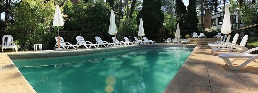 Imagen de la piscina del Hotel Puerto Hamlet. Foto 13