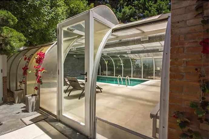 Imagen de la piscina del Hotel Puerto Hamlet. Foto 15