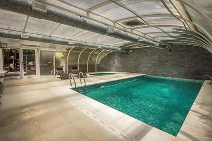 Imagen de la piscina del Hotel Puerto Hamlet. Foto 16