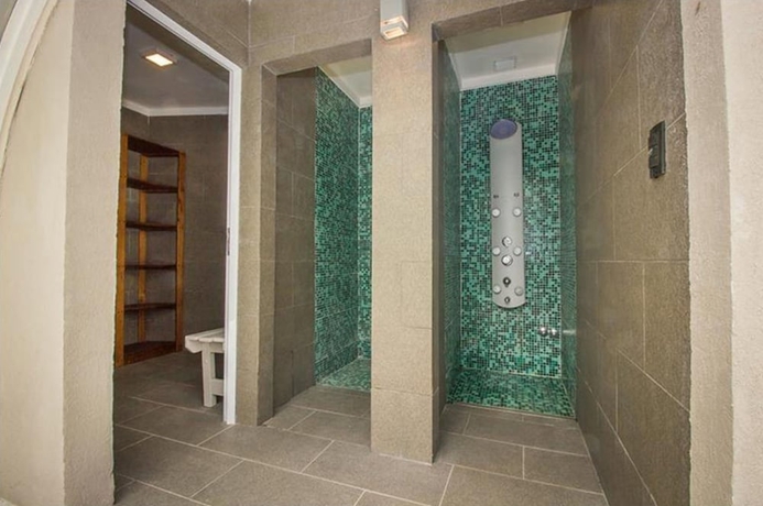 Imagen de la piscina del Hotel Puerto Hamlet. Foto 18