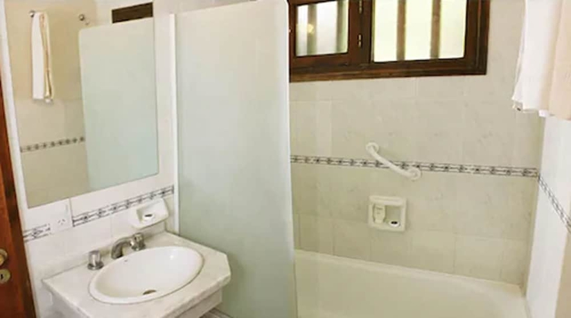 Imagen de la habitación del Hotel Puerto Hamlet. Foto 6