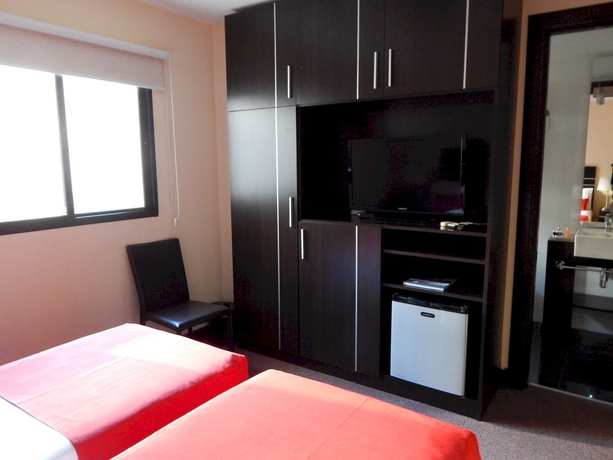 Imagen de la habitación del Hotel Puerto Mercado. Foto 8