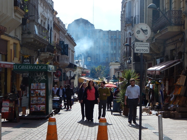 Imagen de los exteriores del Hotel Puerto Mercado. Foto 10