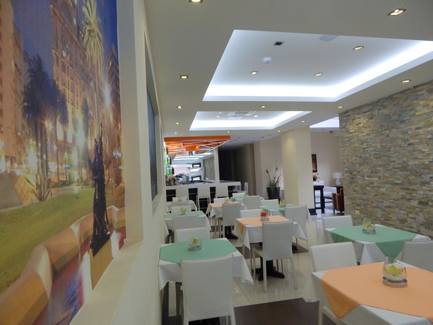 Imagen del bar/restaurante del Hotel Puerto Mercado. Foto 6