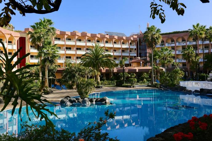 Imagen de la piscina del Hotel Puerto Palace. Foto 19