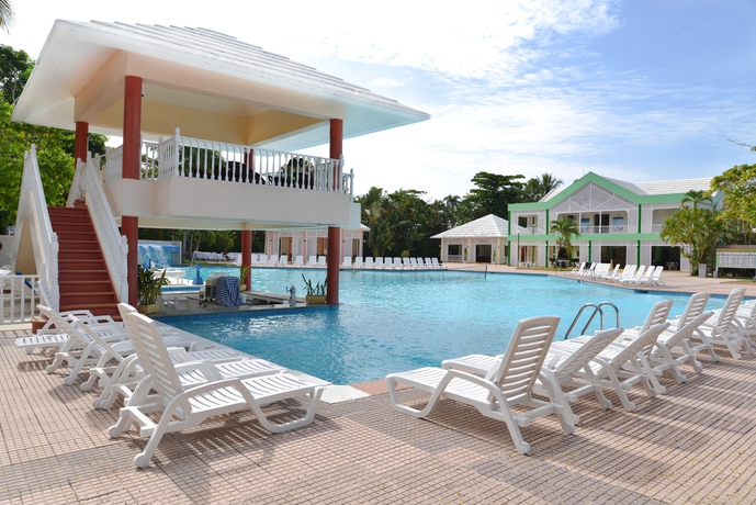 Imagen de la piscina del Hotel Puerto Plata Village. Foto 9