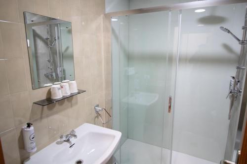 Imagen de la habitación del Hotel Puerto Seco. Foto 17