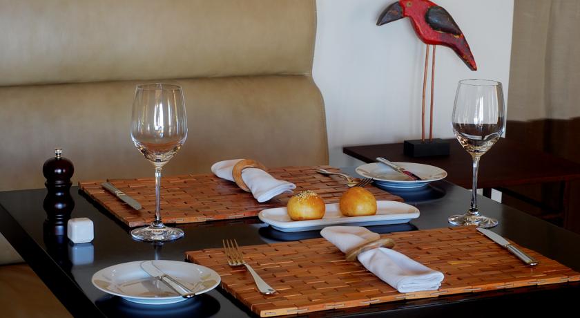 Imagen del bar/restaurante del Hotel Puerto Valle De Esteros. Foto 3