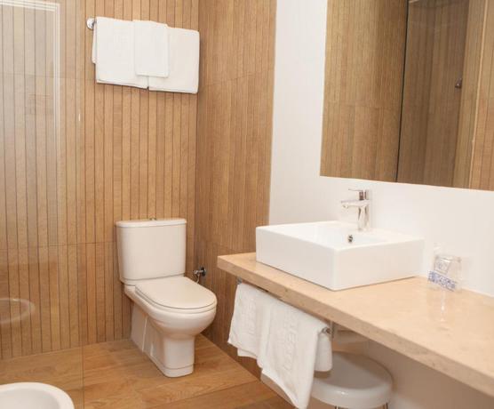 Imagen de la habitación del Hotel Puertobahia y SPA. Foto 7