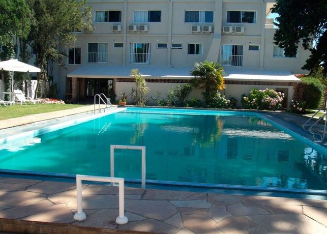 Imagen de la piscina del Hotel Puesta Del Sol. Foto 13