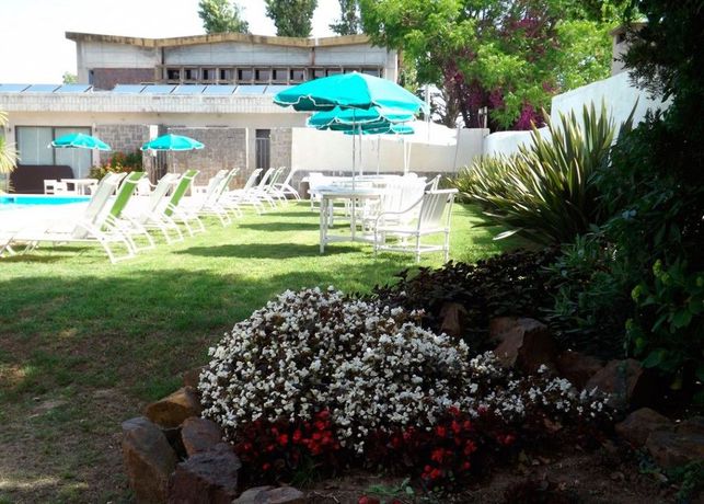 Imagen de la piscina del Hotel Puesta Del Sol. Foto 15