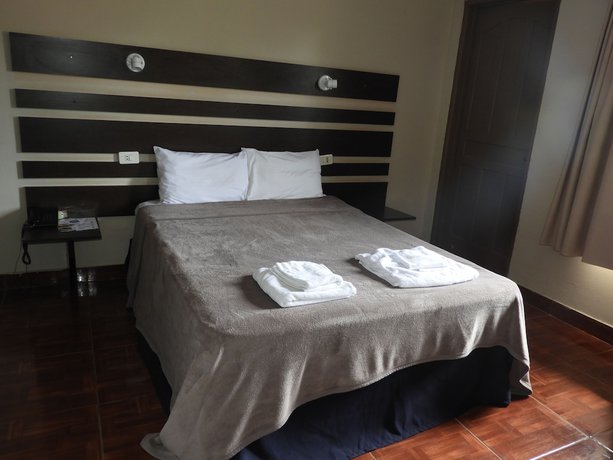 Imagen de la habitación del Hotel Puesta del Sol, Encarnaci&oacute;n. Foto 3