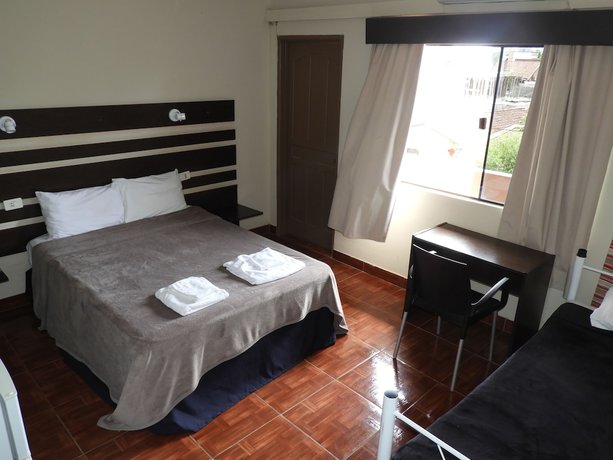 Imagen de la habitación del Hotel Puesta del Sol, Encarnaci&oacute;n. Foto 5