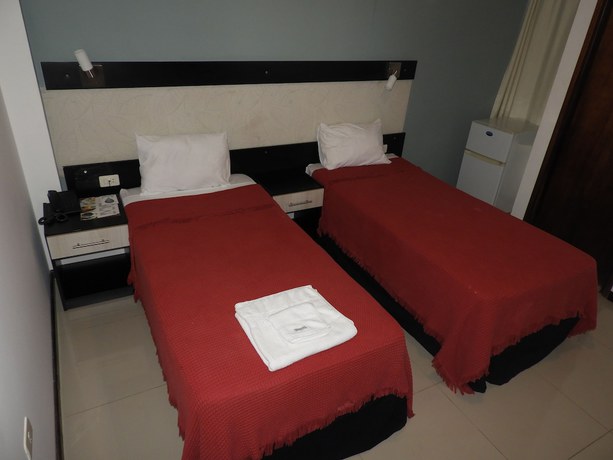 Imagen de la habitación del Hotel Puesta del Sol, Encarnaci&oacute;n. Foto 6