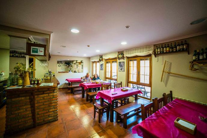 Imagen del bar/restaurante del Hotel Pugide. Foto 2