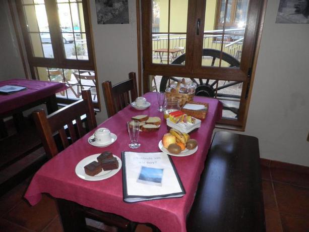 Imagen del bar/restaurante del Hotel Pugide. Foto 3