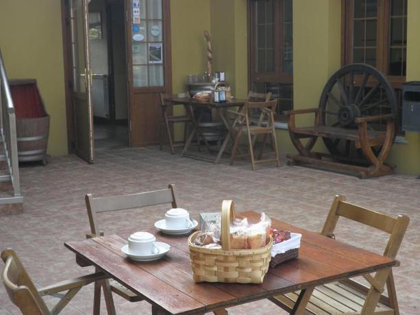 Imagen de los exteriores del Hotel Pugide. Foto 13