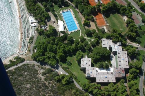 Imagen general del Hotel Pugnochiuso Resort - Degli Ulivi. Foto 2