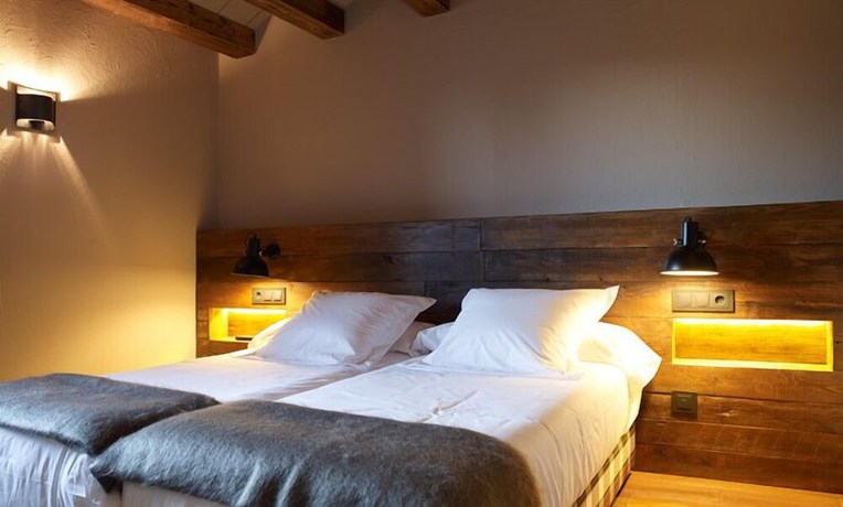 Imagen de la habitación del Hotel Puig Francó. Foto 16