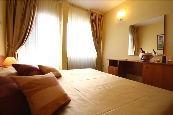 Imagen de la habitación del Hotel Pula. Foto 6