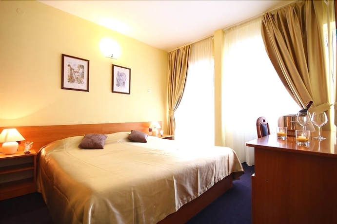 Imagen de la habitación del Hotel Pula. Foto 7