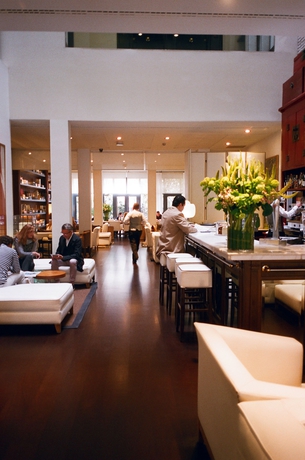 Imagen del bar/restaurante del Hotel Pulitzer Barcelona. Foto 5