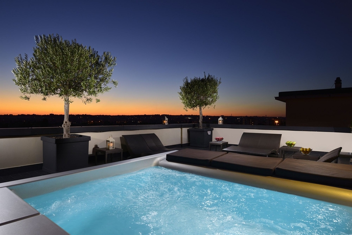 Imagen de la piscina del Hotel Pulitzer Roma. Foto 15