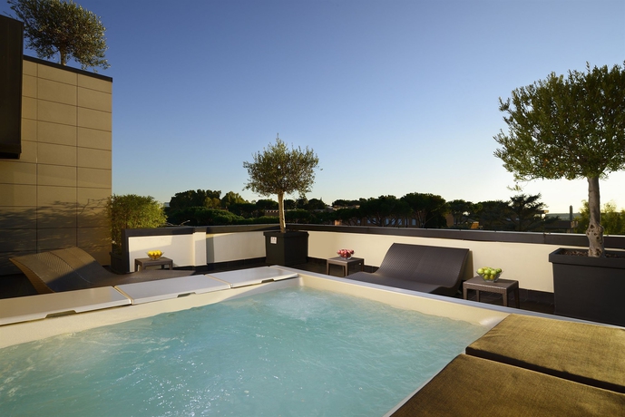 Imagen de la piscina del Hotel Pulitzer Roma. Foto 16